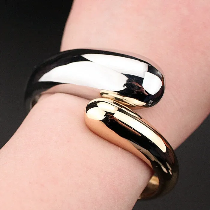 Fashion Jewelry Alloy Simple Bangles Bracelets for Women in Gold Color