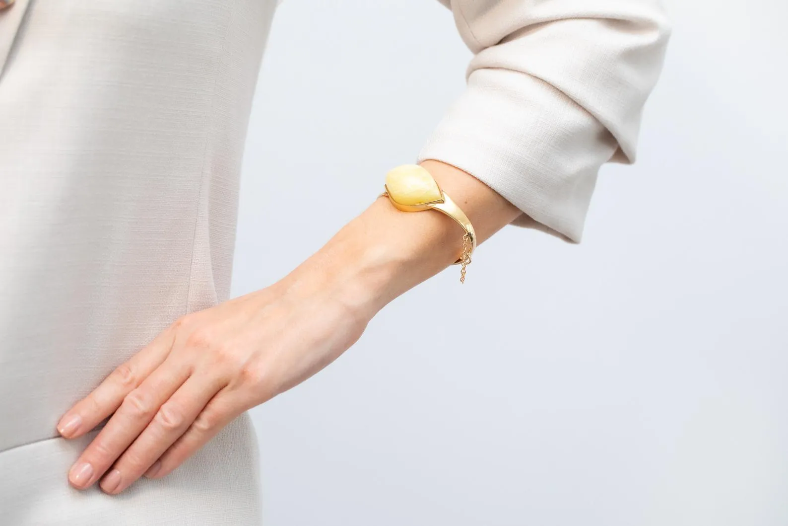 Minimal Gold Butterscotch Amber Diamond Bangle